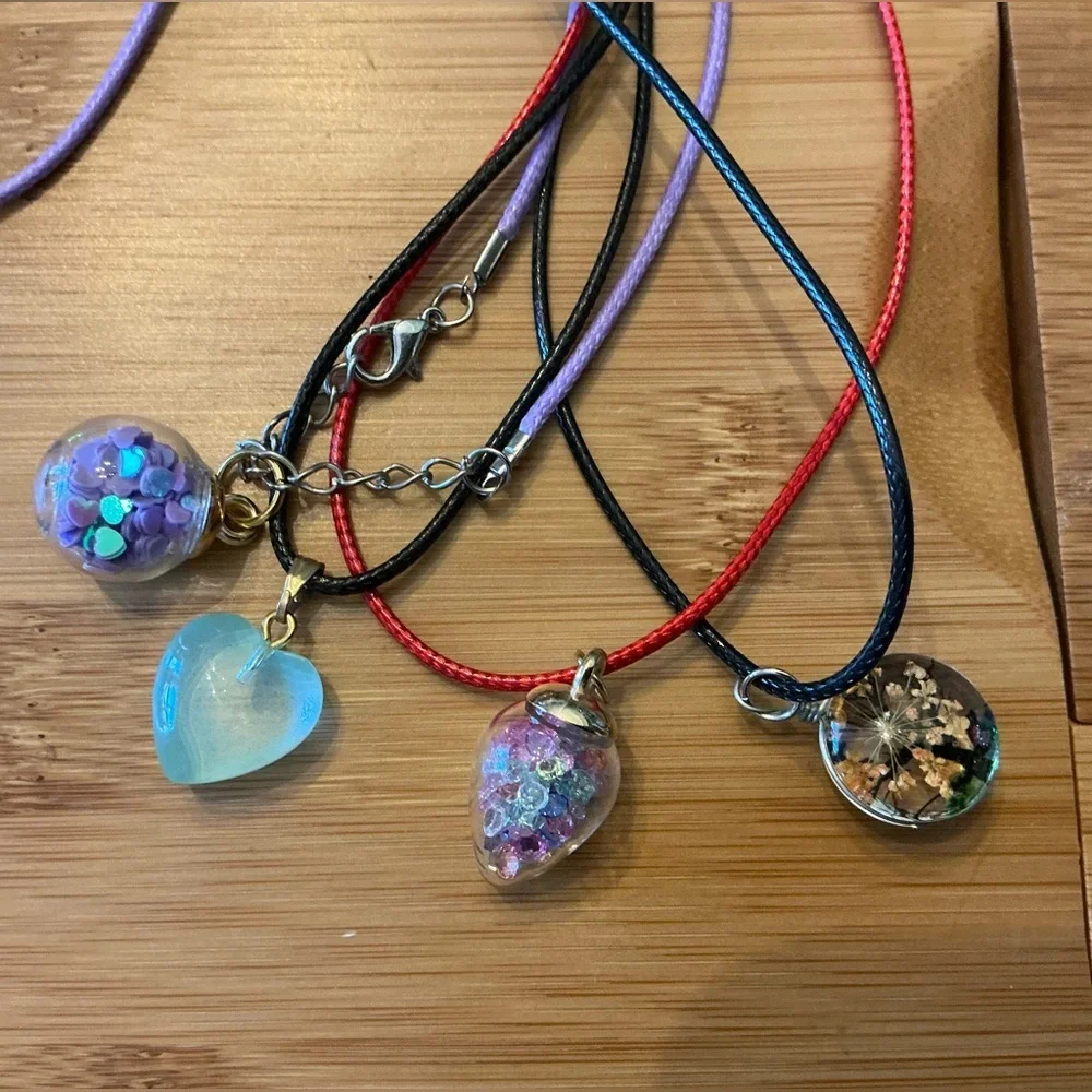 Set of 4 Pendant Necklace
